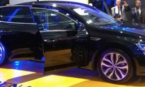 ARTES Tunisie lance la Renault Talisman avec capteurs de lignes blanches sur les routes pour le guidage automatique